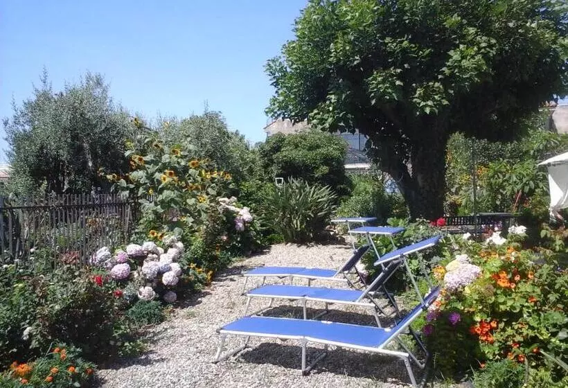 Standard Kolmen Hengen Huone Parveke, Villa Ortensia