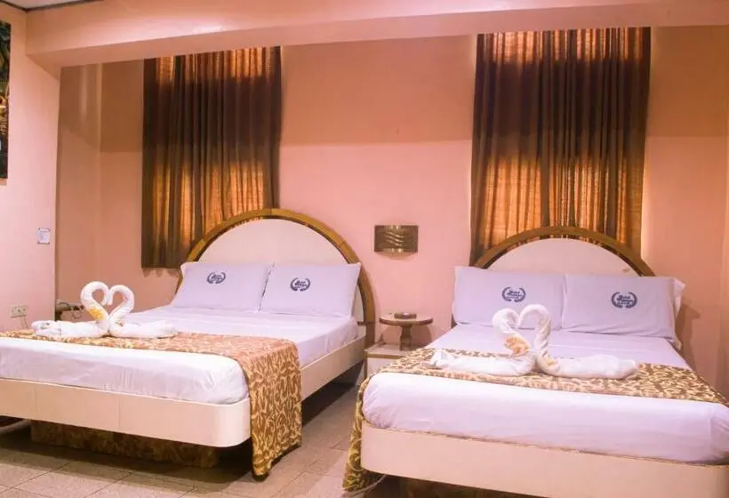اتاق کلاسیک چهارنفره, El Arroyo