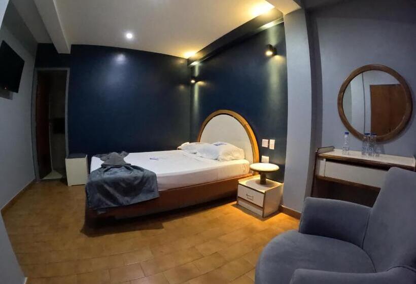 سوییت جونیور, El Arroyo