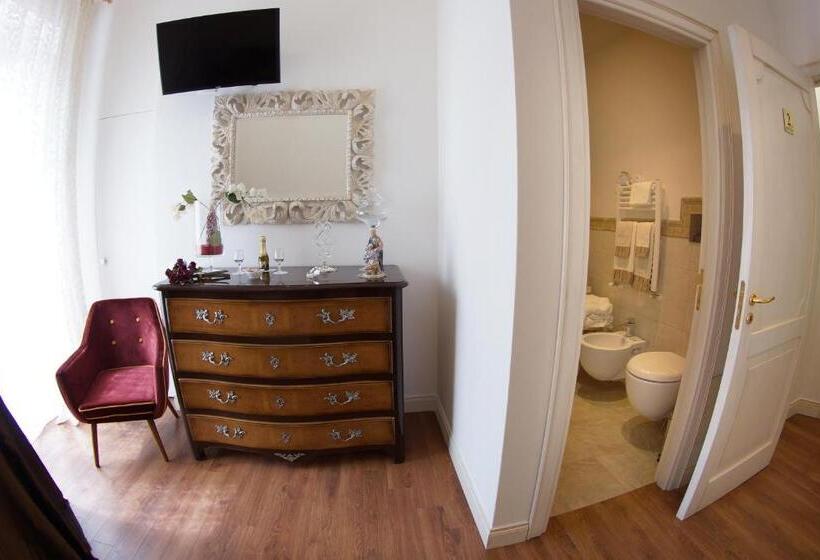 غرفة قياسية مزوَّدة بشُرفة, B&b Palazzo Del Teatro