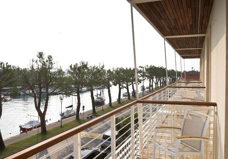 컴포트 트리플 룸, Acquadolce