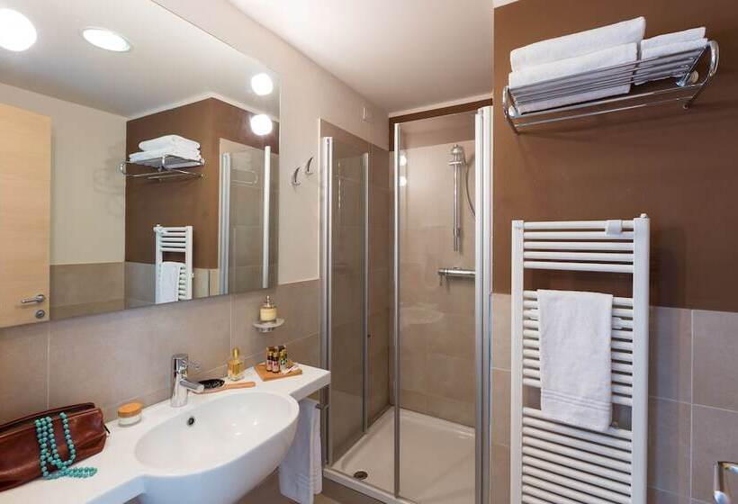 Superior room with lake view, Acquadolce