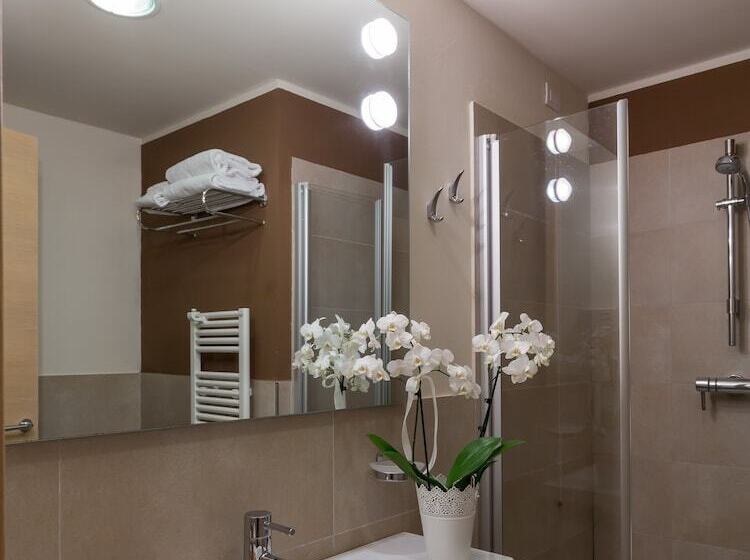 Superior room with lake view, Acquadolce