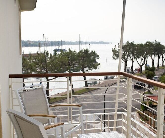 Superior room with lake view, Acquadolce