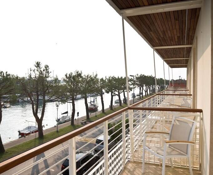 Comfort room with lake view, Acquadolce