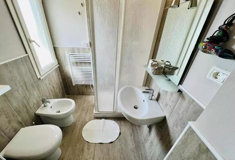 اتاق استاندارد سه تخته با بالکن, B&b Everest Bar Ristorantino