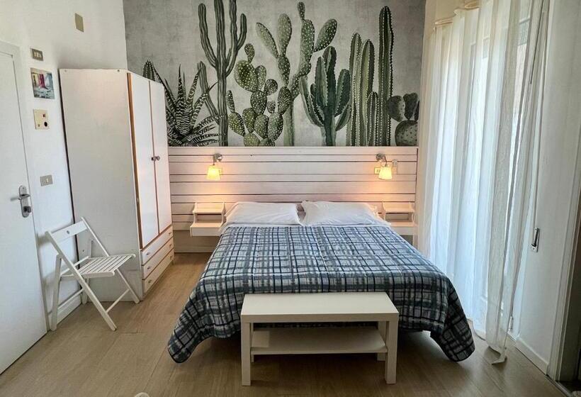 Pokój Trzyosobowy Standard z Balkonem, B&b Everest Bar Ristorantino