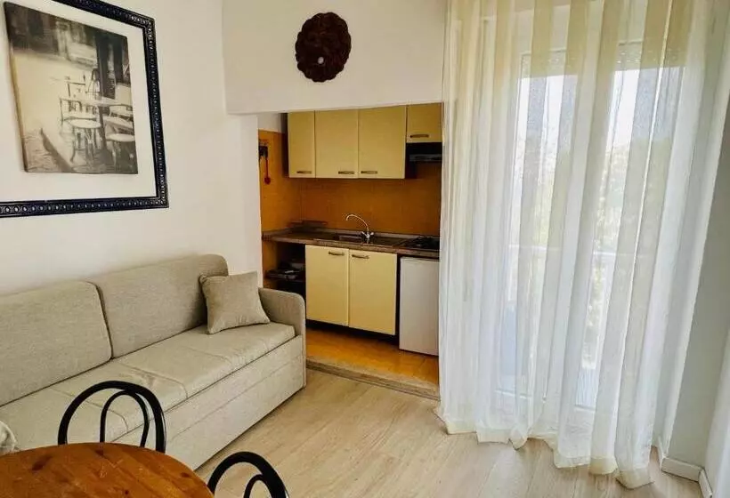 آپارتمان 1 خوابه با بالکن, B&b Everest Bar Ristorantino