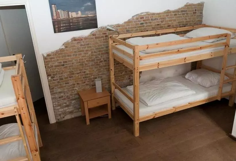 ルームシェアのワンベッド, City Hostel Vlissingen
