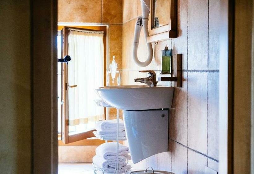 חדר סטנדרטי לשלושה עם נוף, Dimora Buglioni Wine Relais