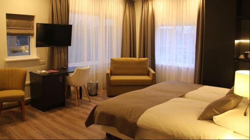 سوییت جونیور, Het Wapen Van Elst