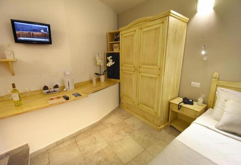 이코노미 룸, I Graniti