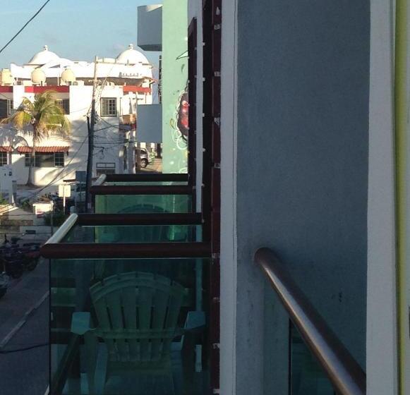 带阳台精选间, Isleño