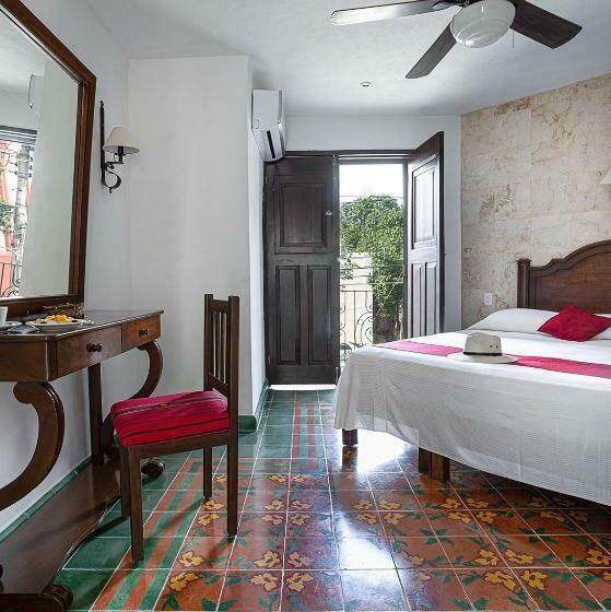 جناح جونيور, La Aurora Hotel Colonial