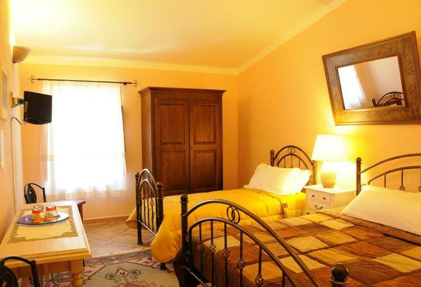 غرفة قياسية ثلاثية, La Casa Di Babbai