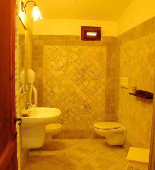غرفة قياسية ثلاثية, La Casa Di Babbai