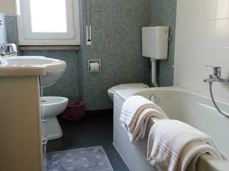 标准单人间, Mignon Posta