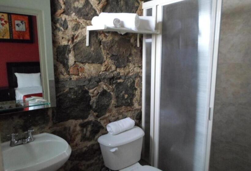 اتاق استاندارد با تخت بزرگ, Montroi City