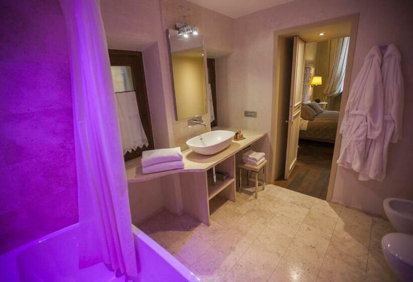 סוויטה, Palazzo Carletti