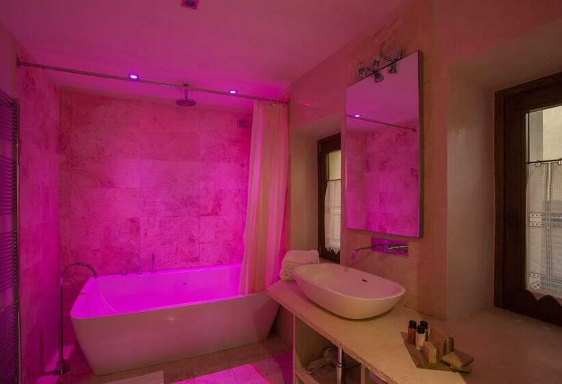 סוויטה, Palazzo Carletti