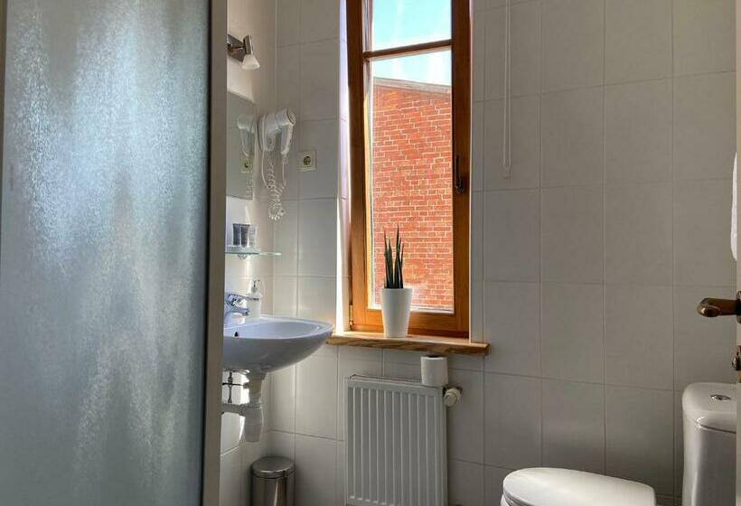 اتاق استاندارد, More