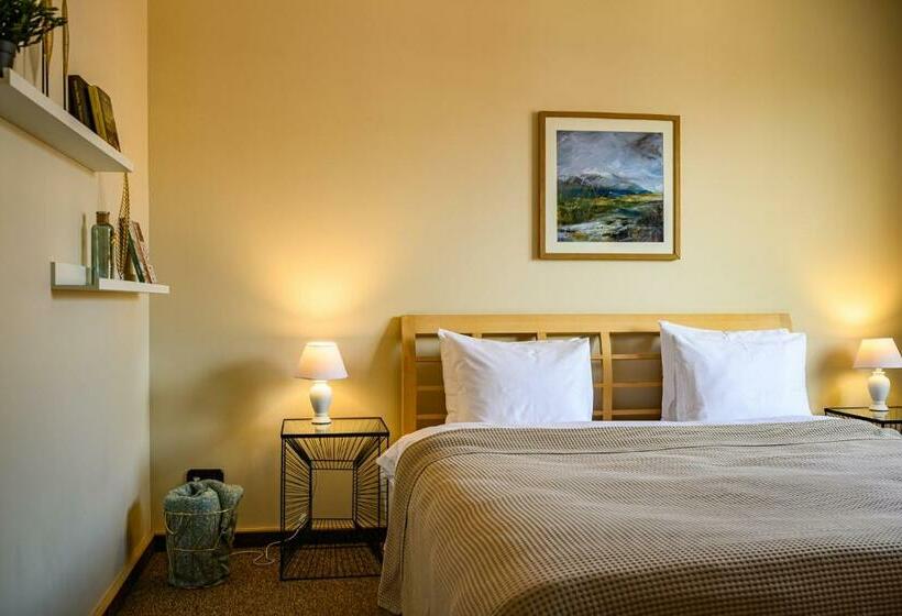 اتاق استاندارد, More