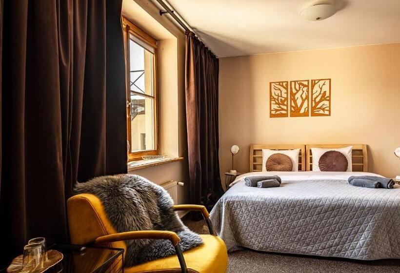 اتاق استاندارد, More