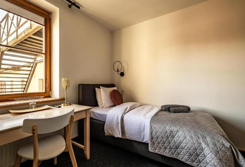 اتاق استاندارد یک نفره, More