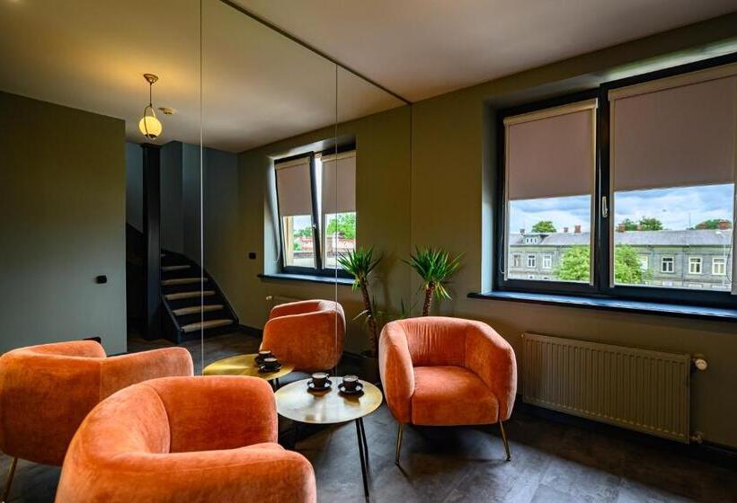 اتاق راحتی, More