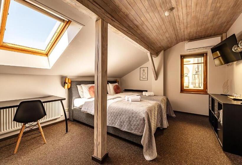 اتاق استاندارد با 2 تخت دوبل, More