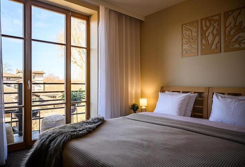 اتاق استاندارد با بالکن, More