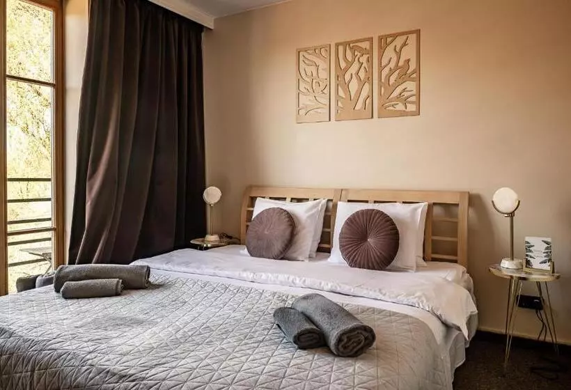 اتاق استاندارد با بالکن, More