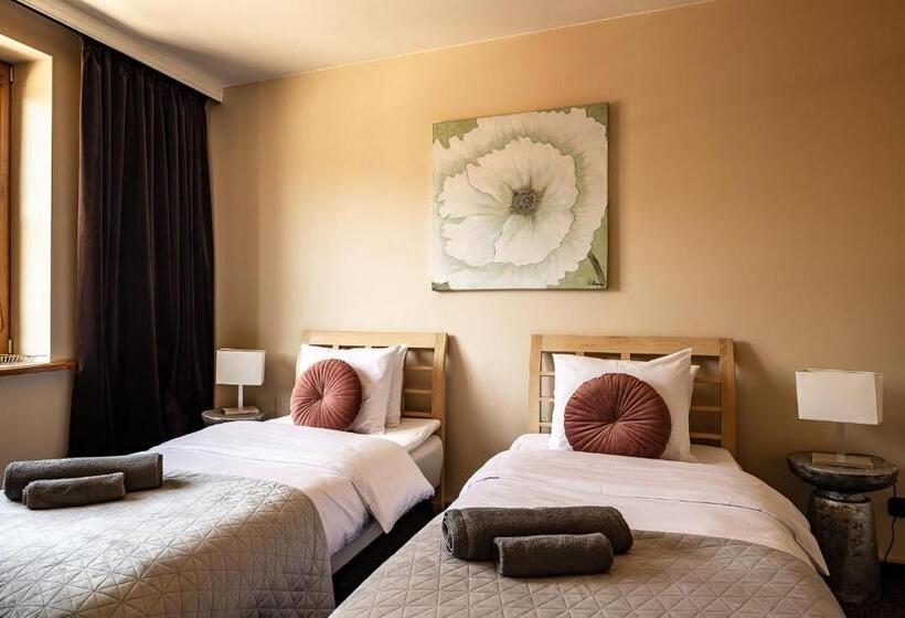 اتاق استاندارد, More