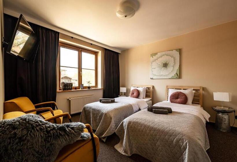 اتاق استاندارد, More