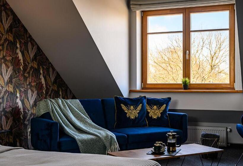 اتاق راحتی, More