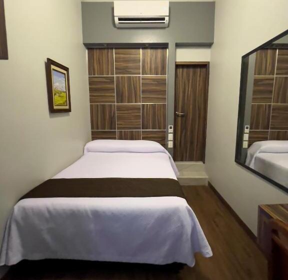 Quarto Estandar, Principal
