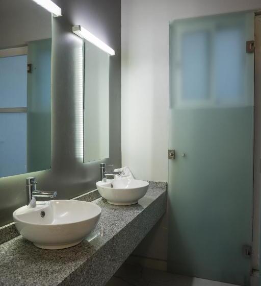 ファミリールーム, Principal