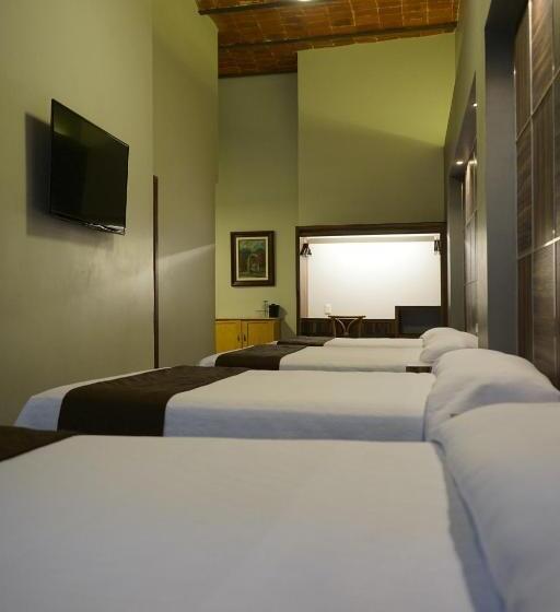 ファミリールーム, Principal