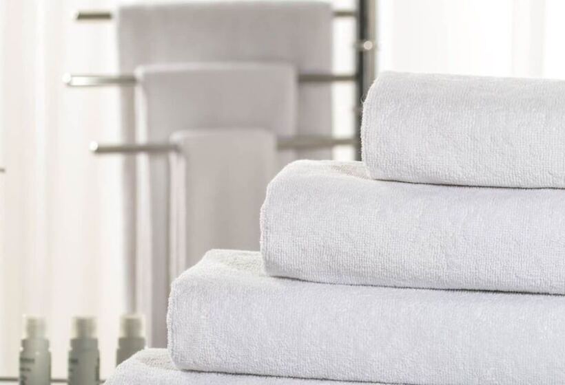 استودیوی لوکس, Refresh Boutique Apartments