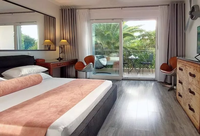 デラックススタジオ, Refresh Boutique Apartments