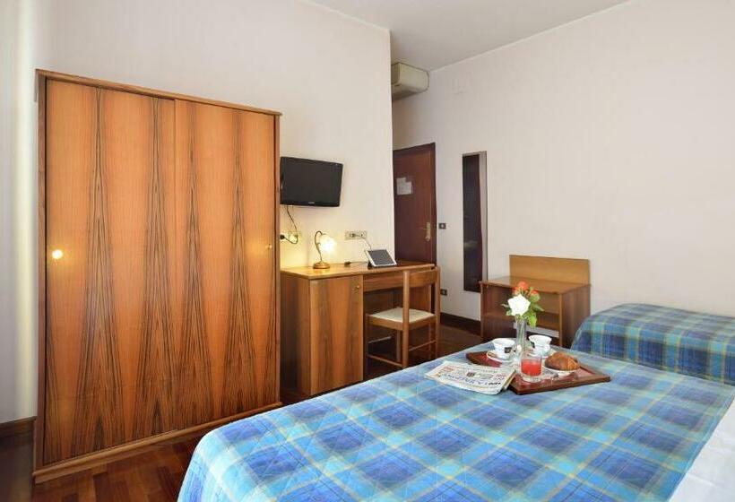 חדר סטנדרט לשלושה, Ristorante Dante