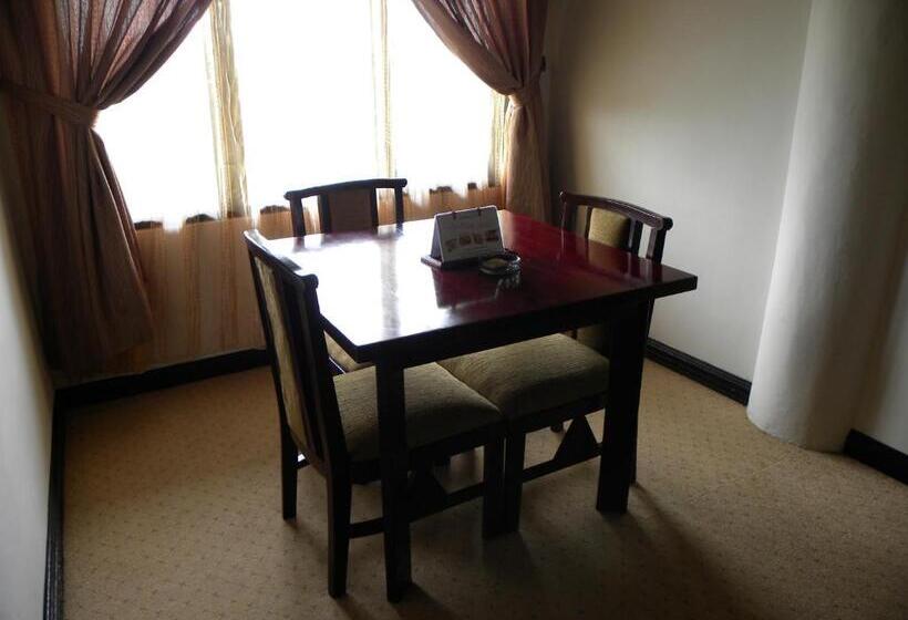 주니어 스위트, Sibayak Internasional