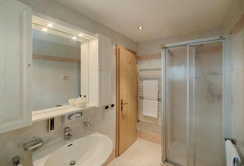 غرفة قياسية, Villa Eden