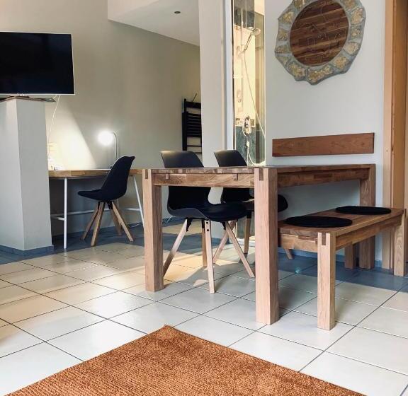 جناح جونيور, Bistro Europa