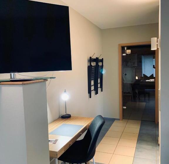 جناح جونيور, Bistro Europa