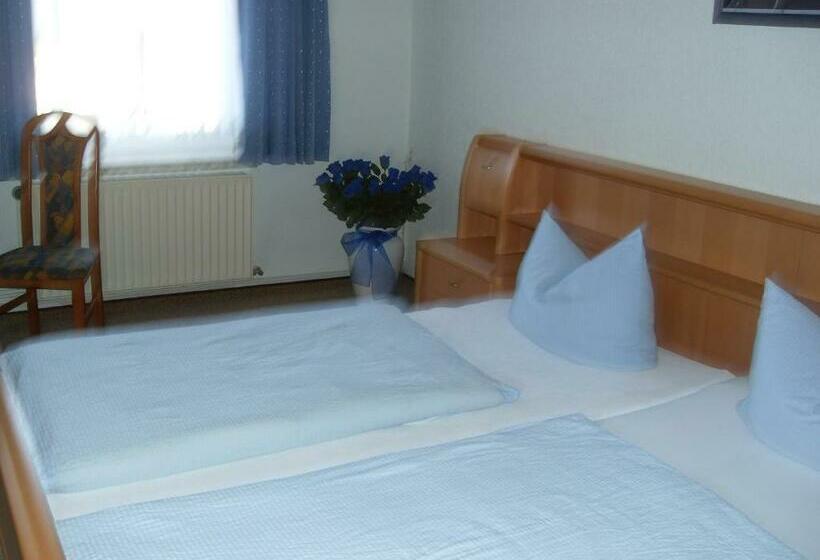 חדר סטנדרט לשלושה, Grüner Kranz