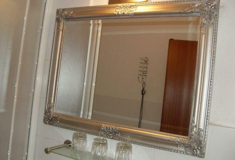 חדר סטנדרט לשלושה, Grüner Kranz