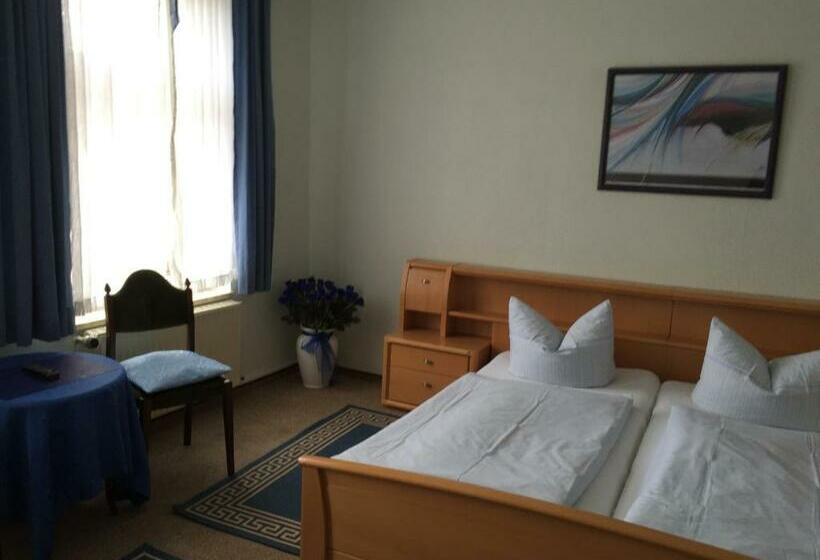 חדר סטנדרט לשלושה, Grüner Kranz