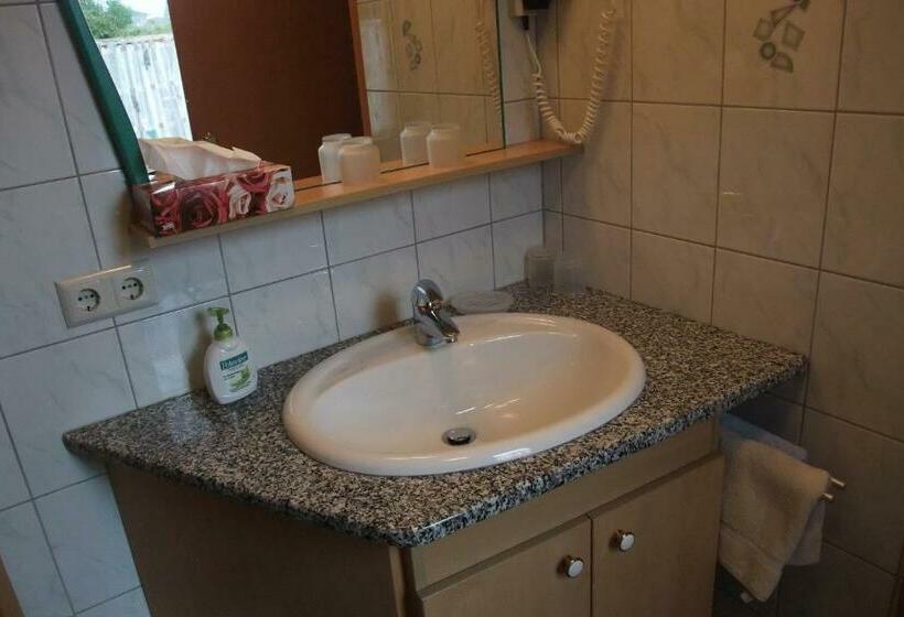 غرفة قياسية مزوَّدة بتراس, Pension Bräuhaus