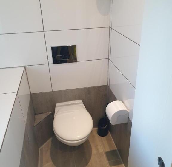 Номер Стандарт Четырехместный Совместный Санузел, Pension Citytravel